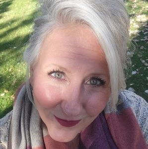 Meet your Posher, Suzanne